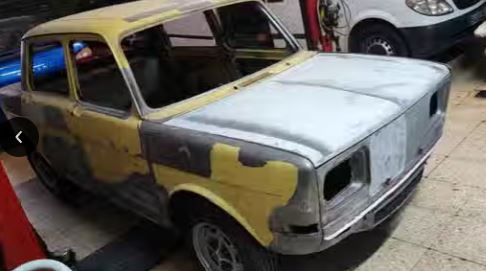 Simca 1000 Rallye 1977 en cours de restauration carrosserie apprêtée