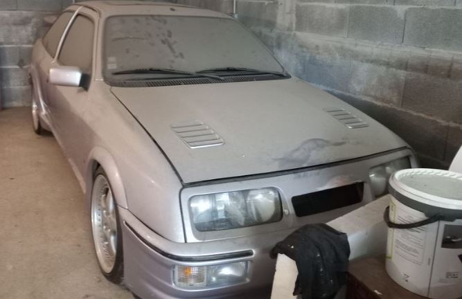 Ford Sierra RS Cosworth 1987 poussiéreuse retrouvée dans un garage