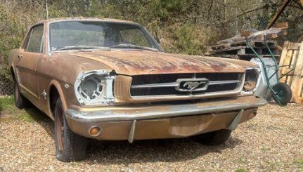 Ford Mustang 289 1965 sortie de grange muscle car américaine à restaurer