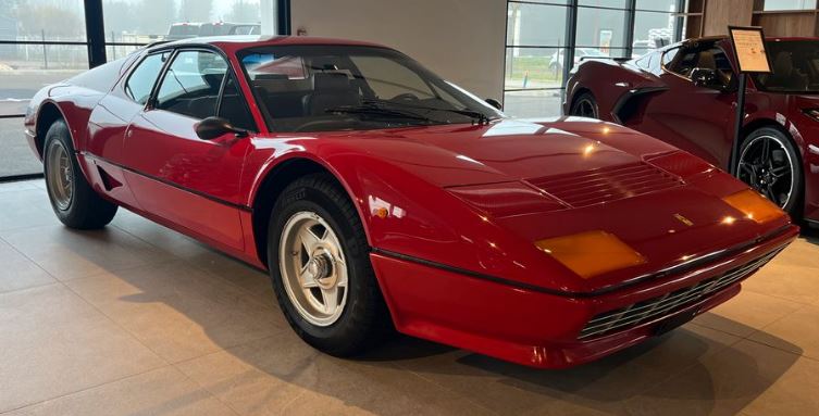 sorties de grange Ferrari BB 512 1979 rouge sportive italienne restée immobilisée