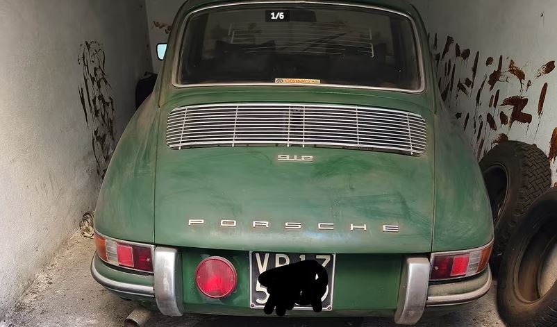 sorties de grange Porsche 912 1967 verte stockée garage ancienne oubliée