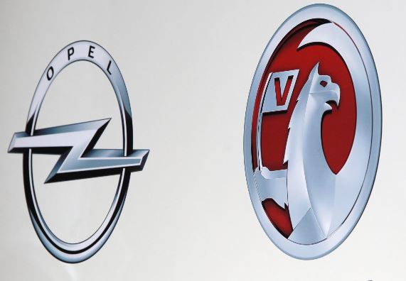 logos Opel et Vauxhall représentant le pôle germano-britannique de Stellantis