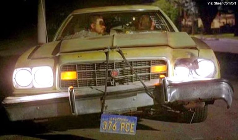 Ford Gran Torino fatiguée du film The Big Lebowski garée de nuit