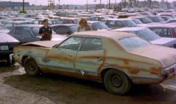Ford Gran Torino du Dude abîmée dans une casse automobile dans The Big Lebowski