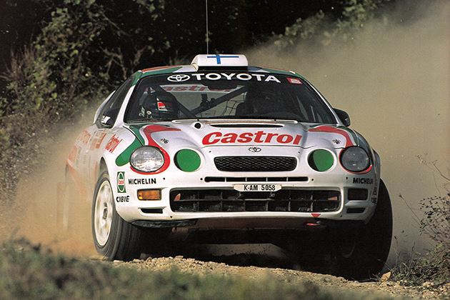 Toyota Celica GT-Four en rallye illustrant l’histoire sportive de Toyota avant Gazoo Racing