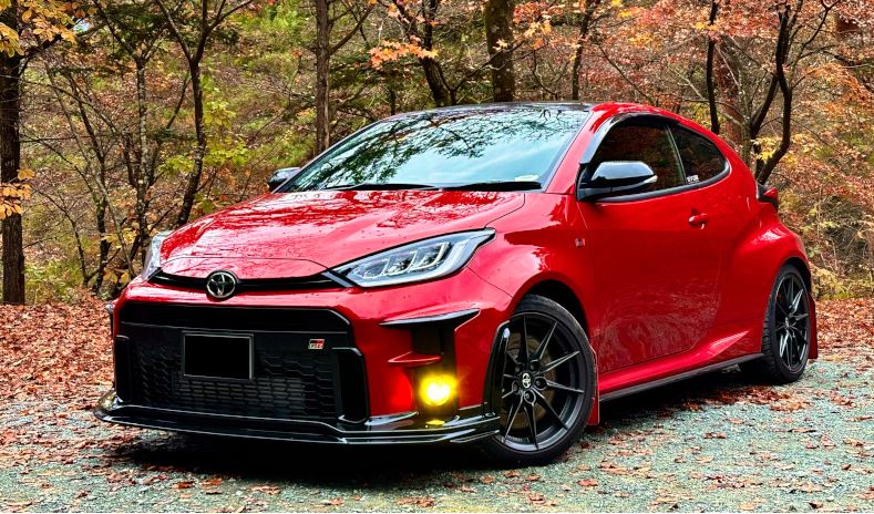 Toyota GR Yaris rouge version sportive développée par Gazoo Racing
