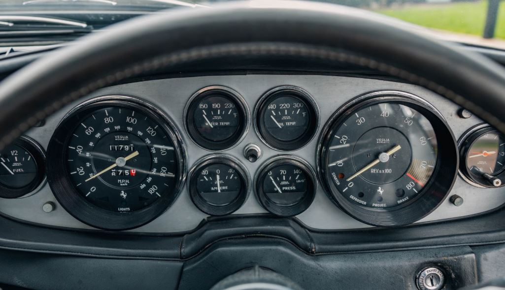 Compteur Veglia Borletti sur tableau de bord Ferrari 365 GTB/4