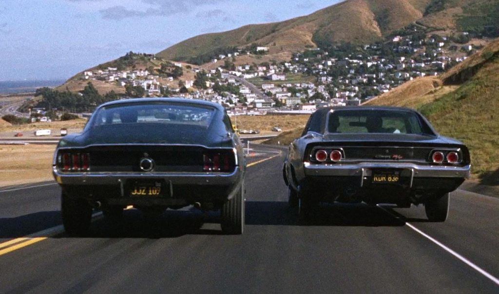 Ford Mustang et Dodge Charger lancées dans la poursuite culte du film Bullitt