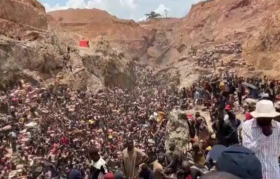 extraction de cobalt mine à ciel ouvert conditions exploitation matières premières batteries