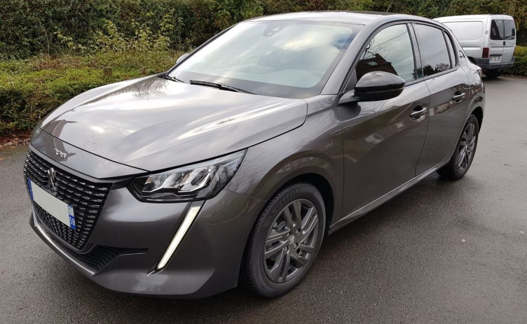 Peugeot 208 PureTech 2022 citadine touchée par la réputation moteur