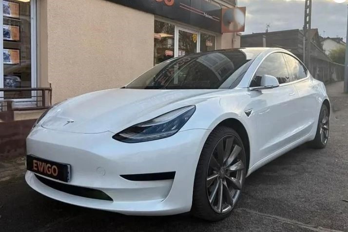 Tesla Model 3 2019 électrique d’occasion hors garantie batterie à surveiller
