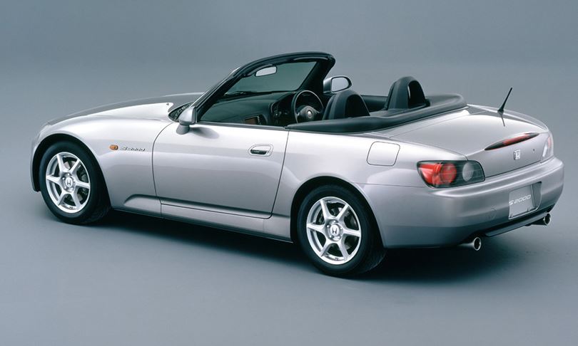 Honda S2000 roadster argent vue arrière trois quarts