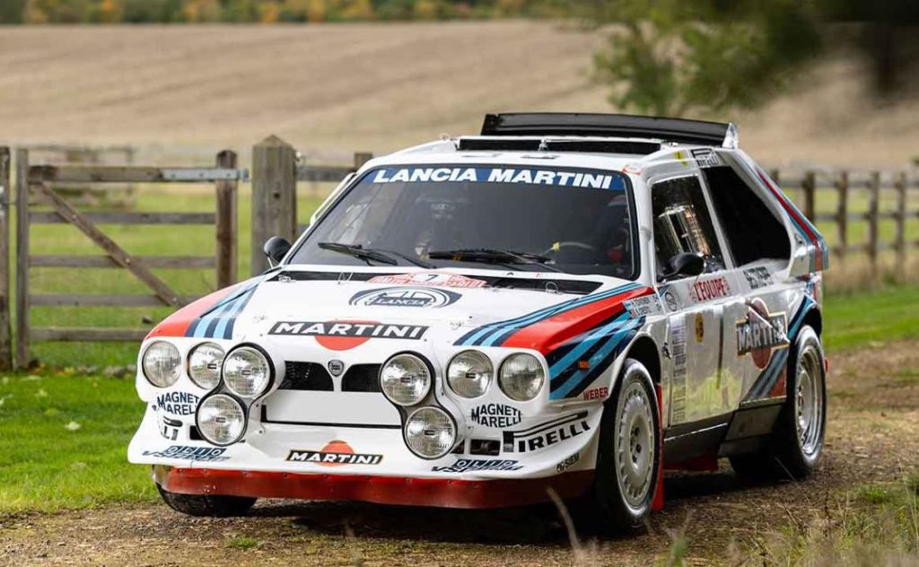 Lancia Delta S4 Groupe B livrée Martini en configuration rallye