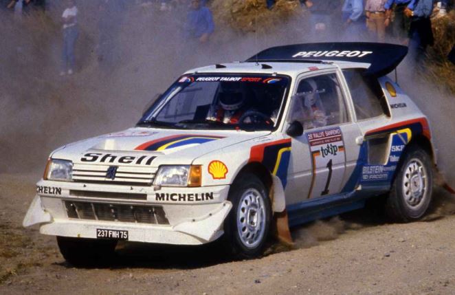 Peugeot 205 T16 Groupe B en spéciale terre avec livrée Peugeot Talbot Sport