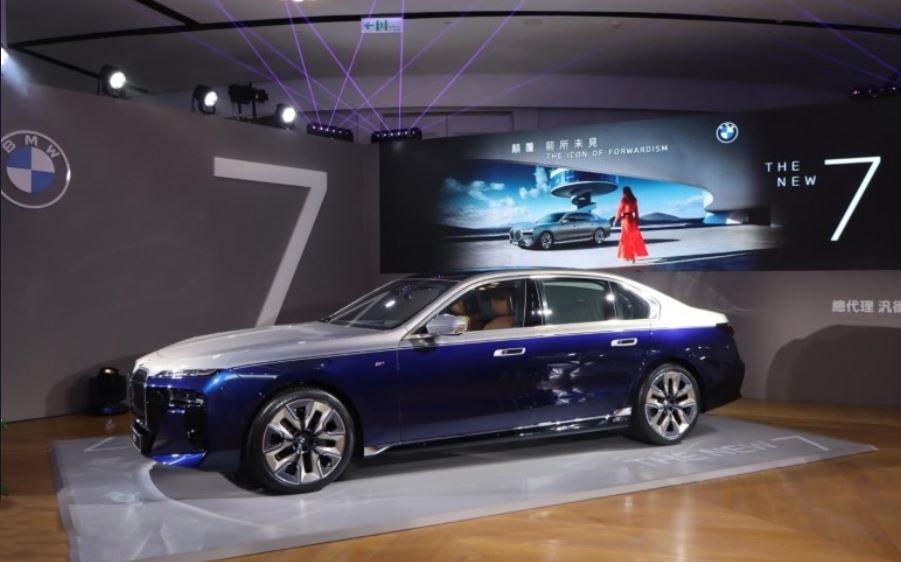 BMW Série 7 G70 présentée au salon de Pékin 2026 sur le stand BMW
