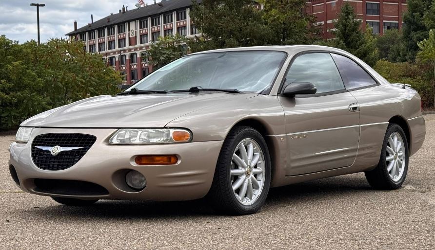 Chrysler Sebring 1999 coupé symbole du déclin des années 90