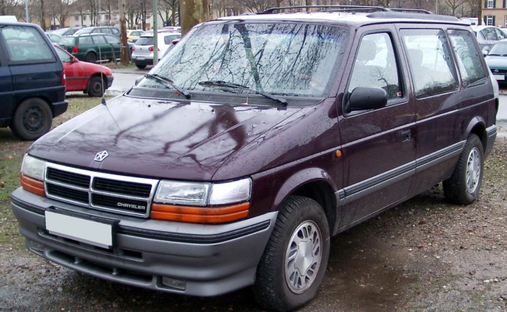 Chrysler Voyager 1992 monospace symbole du renouveau temporaire Chrysler