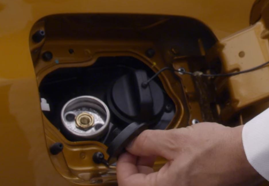 trappe Dacia Duster GPL avec double accès essence et gaz