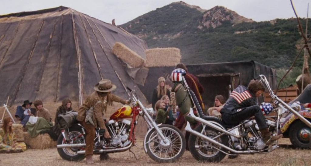 motos Harley-Davidson Easy Rider au camp hippie scène du film 1969