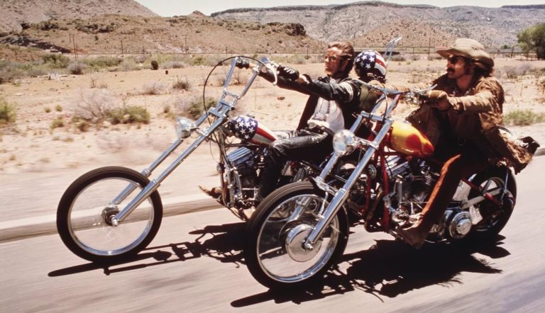Harley-Davidson Easy Rider moto Captain America et Billy en route dans le désert américain