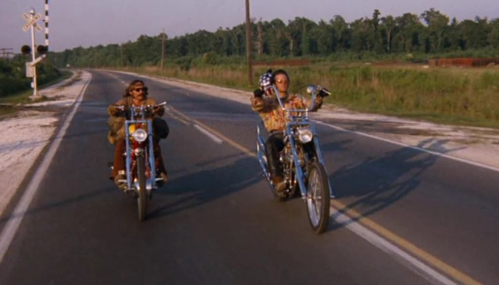 Easy Rider moto sur route américaine symbole de liberté et grands espaces