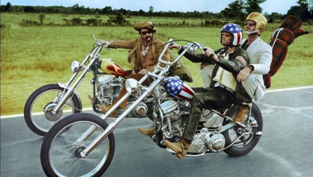 Easy Rider trois personnages principaux avec motos symbole du film culte