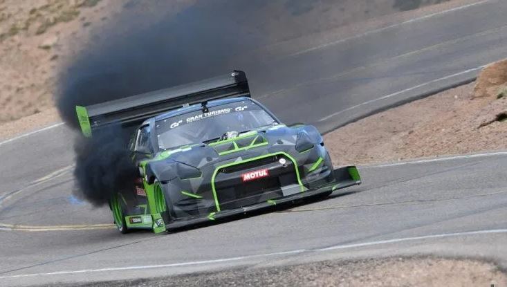 diesel préparé rejetant de la fumée noire lors d’une forte accélération