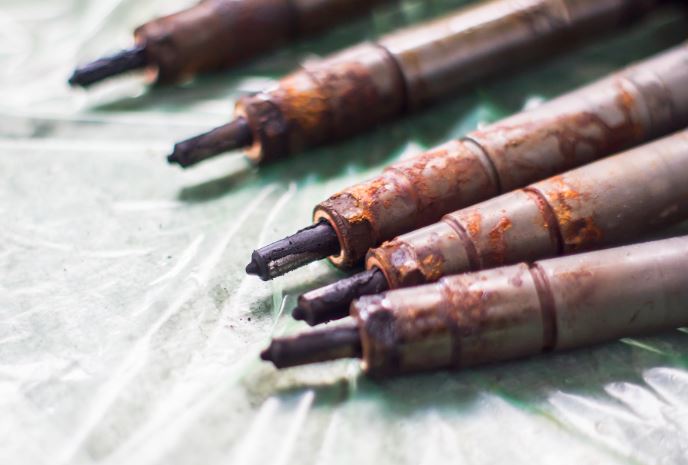 Injecteurs usés à remplacer présentant corrosion et encrassement important
