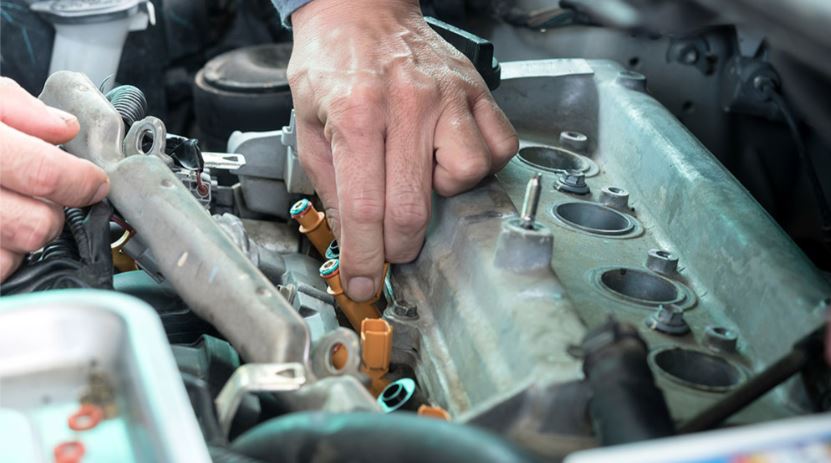 Intervention mécanique avec démontage d’injecteurs sur moteur