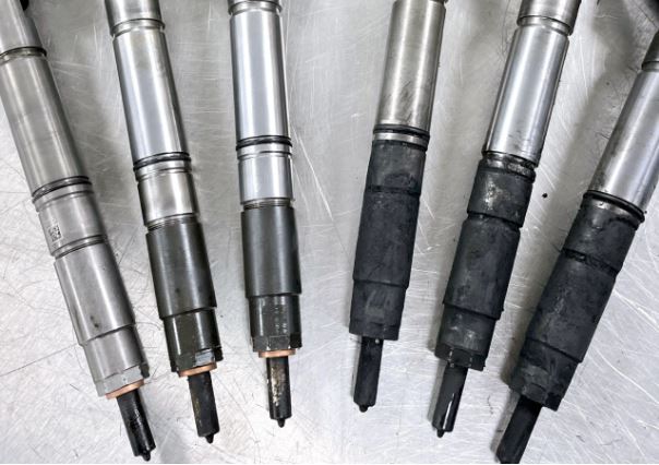 Injecteurs diesel à différents niveaux d’encrassement du propre au défectueux