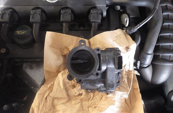boîtier papillon encrassé cause moteur qui cale au ralenti