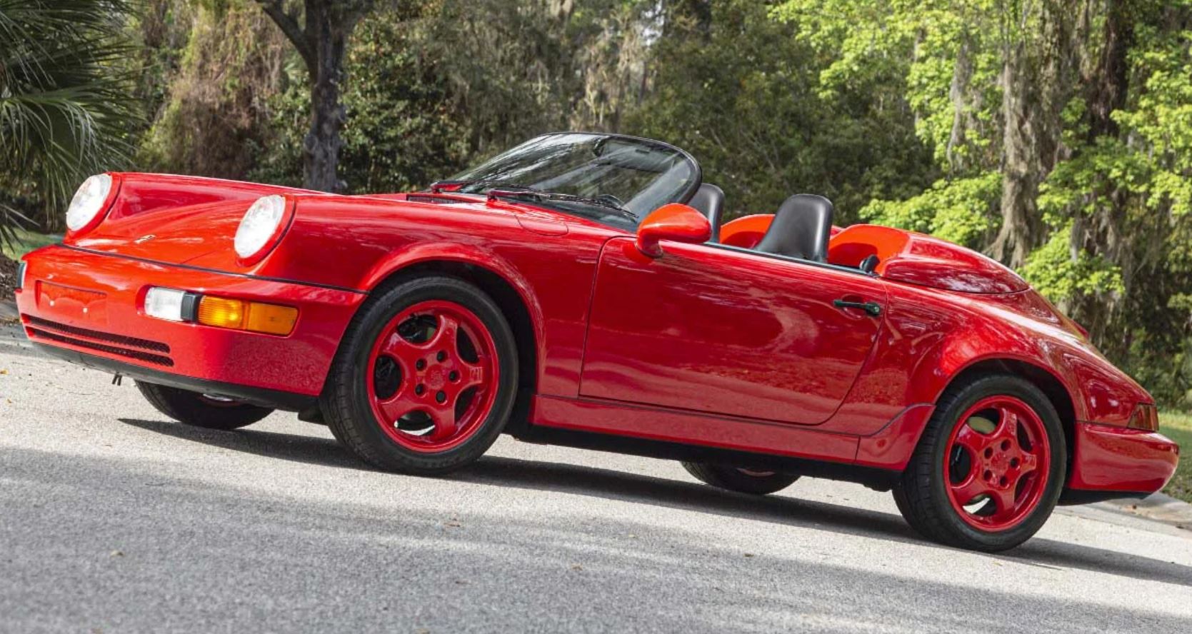 Porsche 911 964 Speedster rouge vue de profil découvrable