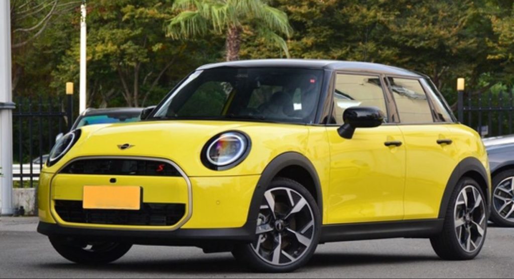 Mini moderne relancée après la reprise par BMW dans les années 2000