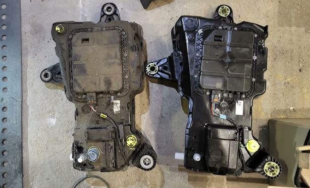 Comparaison réservoir AdBlue ancien encrassé et réservoir neuf propre