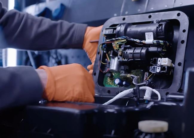 Remplacement du module AdBlue avec pompe et système électronique démonté