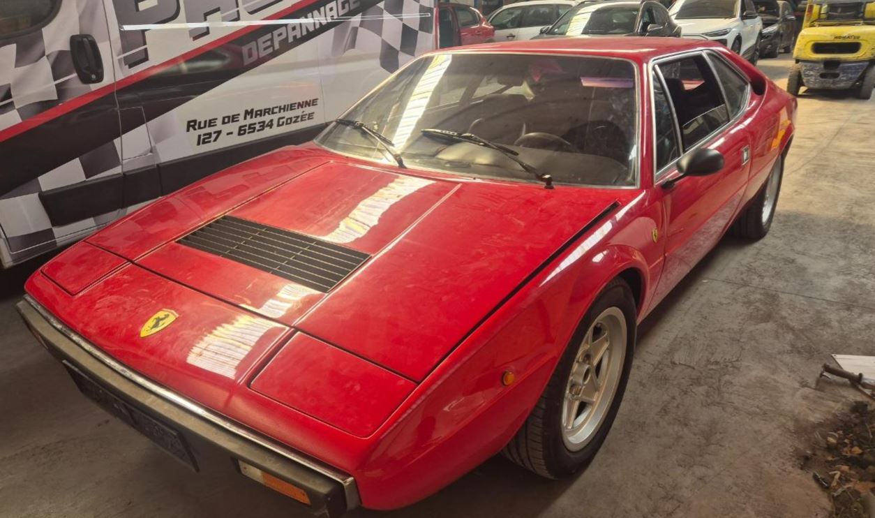 Ferrari Dino 308 GT4 1974 sortie de grange en atelier projet restauration