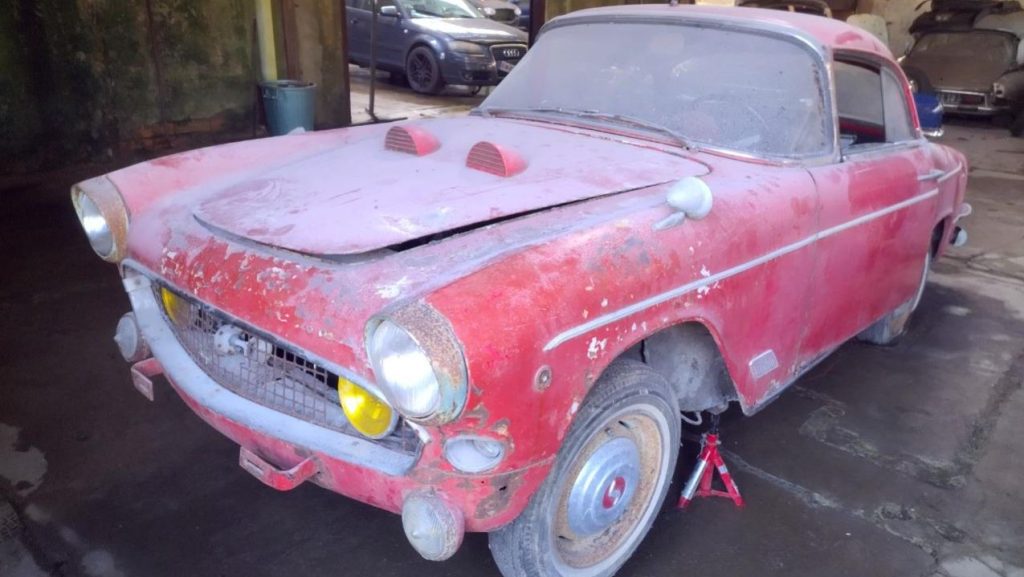 Simca Plein Ciel 1956 sortie de grange voiture ancienne en etat d origine