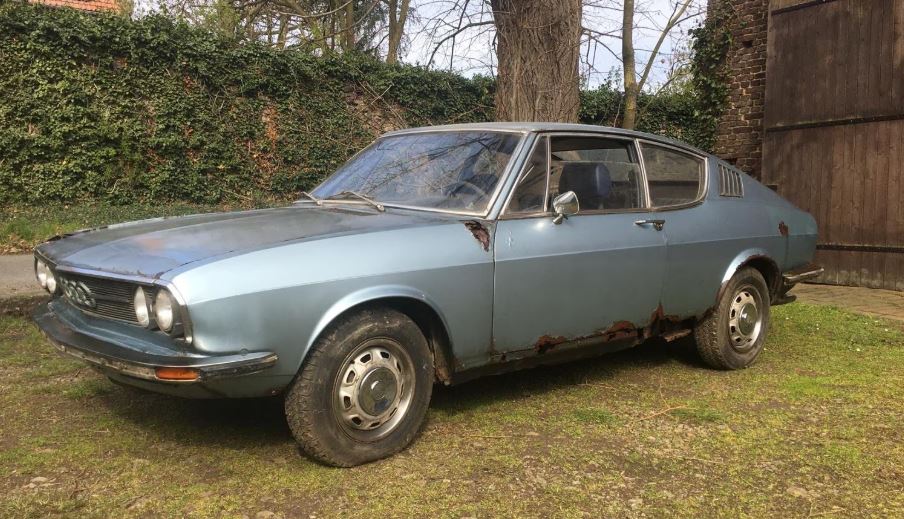 Audi 100 Coupé S 1974 ancienne avec corrosion bas de caisse