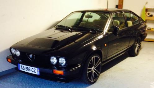Alfa Romeo GTV6 1982 sortie de grange coupé sportif italien