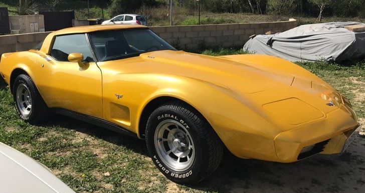 Chevrolet Corvette C3 1979 sortie de grange abandonnée extérieure jaune