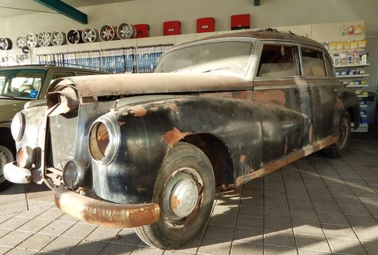 Mercedes 300 W186 découvrable 1952 sortie de grange carrosserie rouillée à restaurer