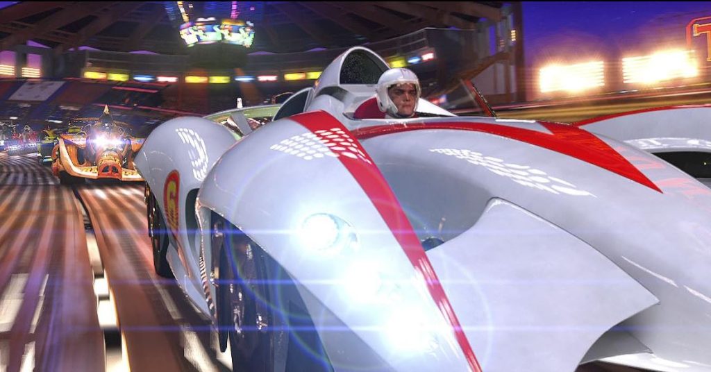 Mach 5 en tête de course dans Speed Racer sur circuit futuriste