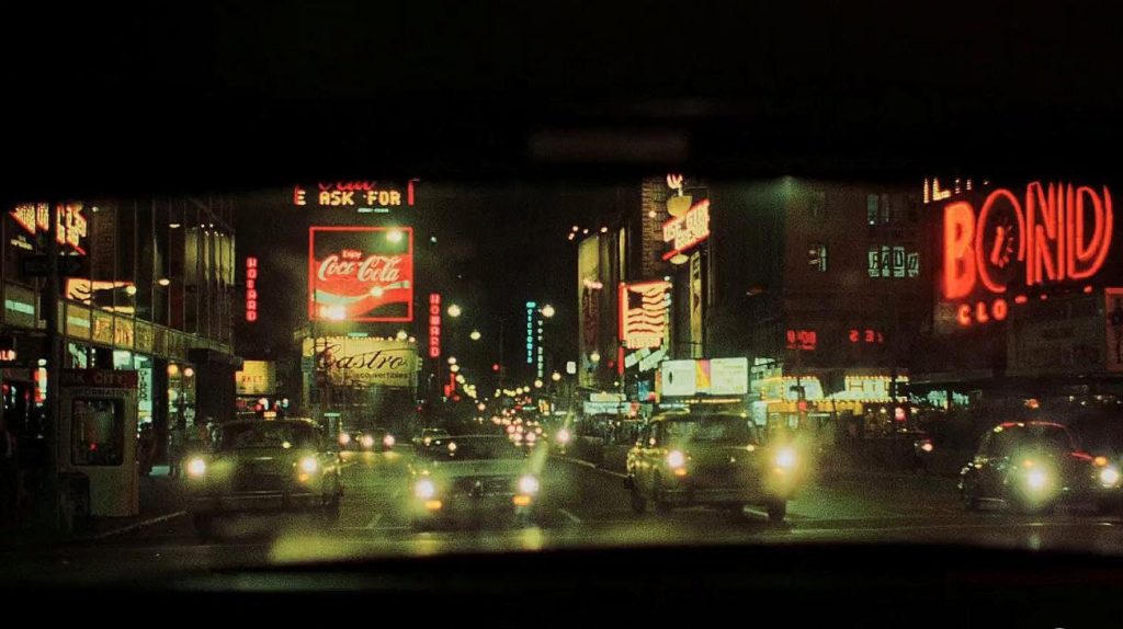 vue depuis taxi circulation nocturne New York ambiance Taxi Driver