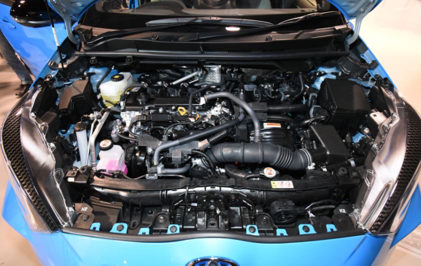 Compartiment moteur Toyota Yaris hybride avec mécanique compacte et éprouvée