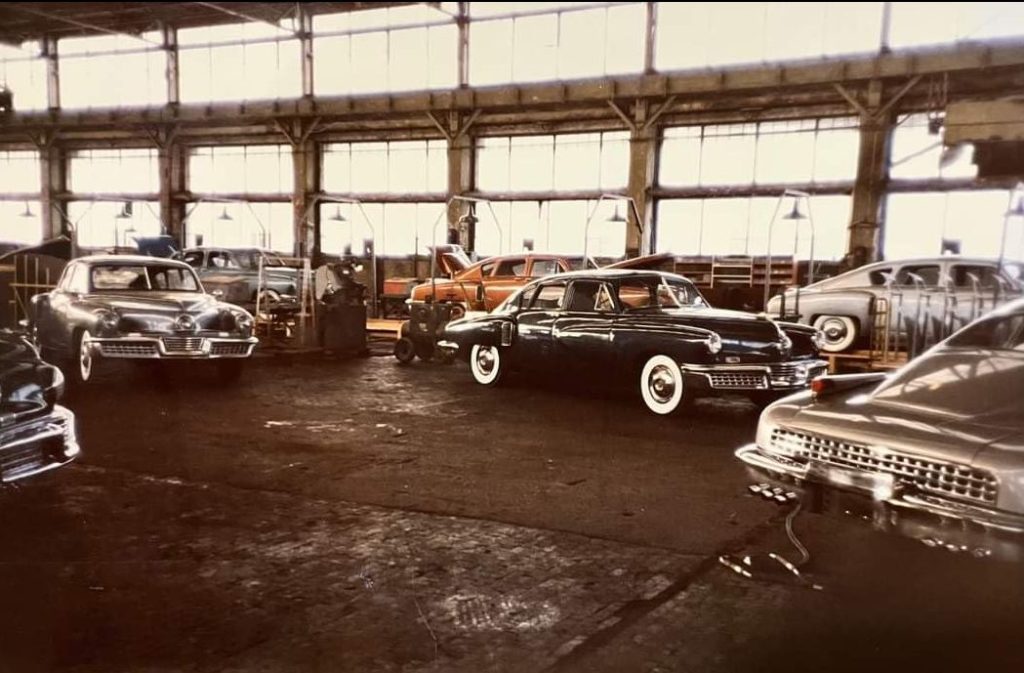Chaîne de montage de la Tucker 48 dans le film Tucker le film