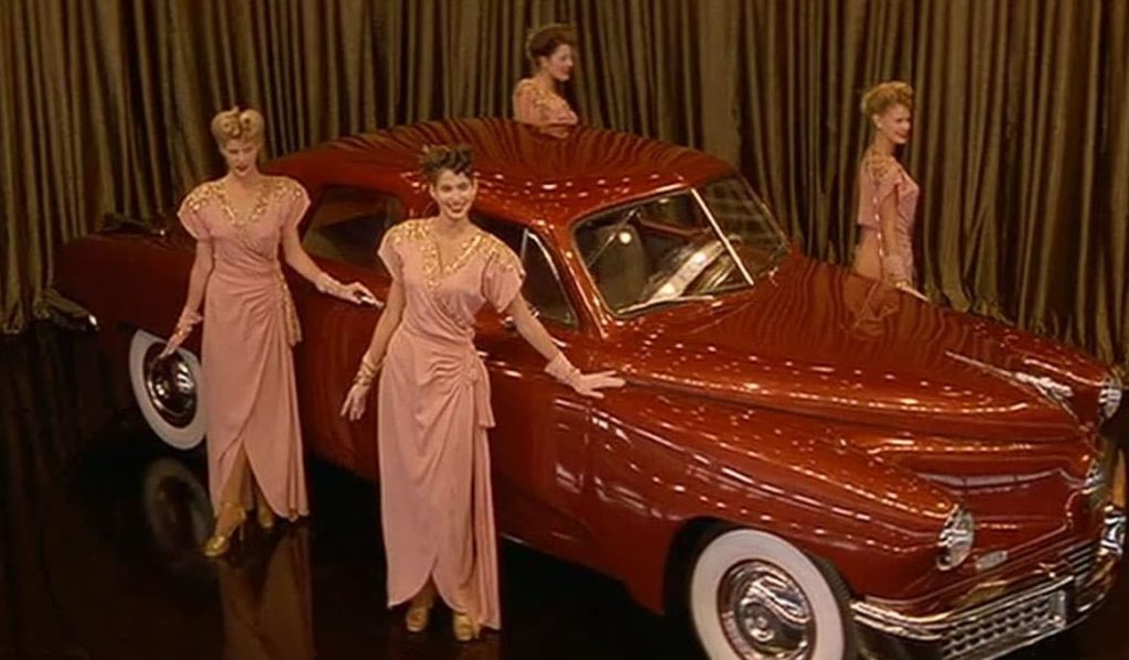 Présentation officielle de la Tucker 48 lors d’un événement dans Tucker le film