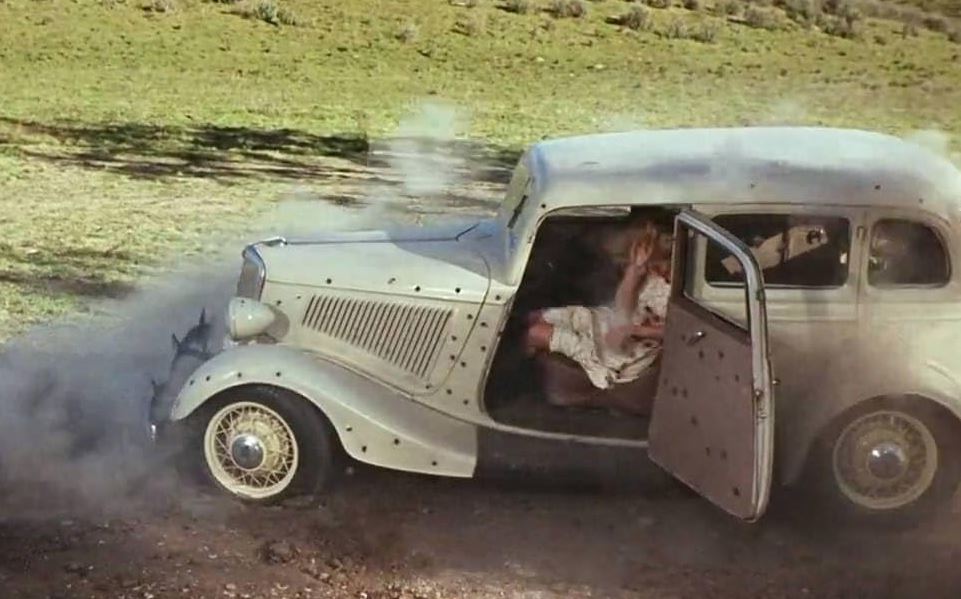 Ford V8 criblée de balles après l’embuscade de Bonnie and Clyde en 1934