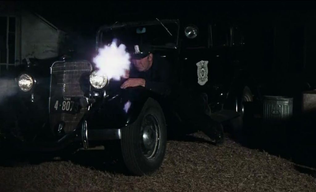 Voiture de police impliquée dans une fusillade contre Bonnie and Clyde dans les années 1930