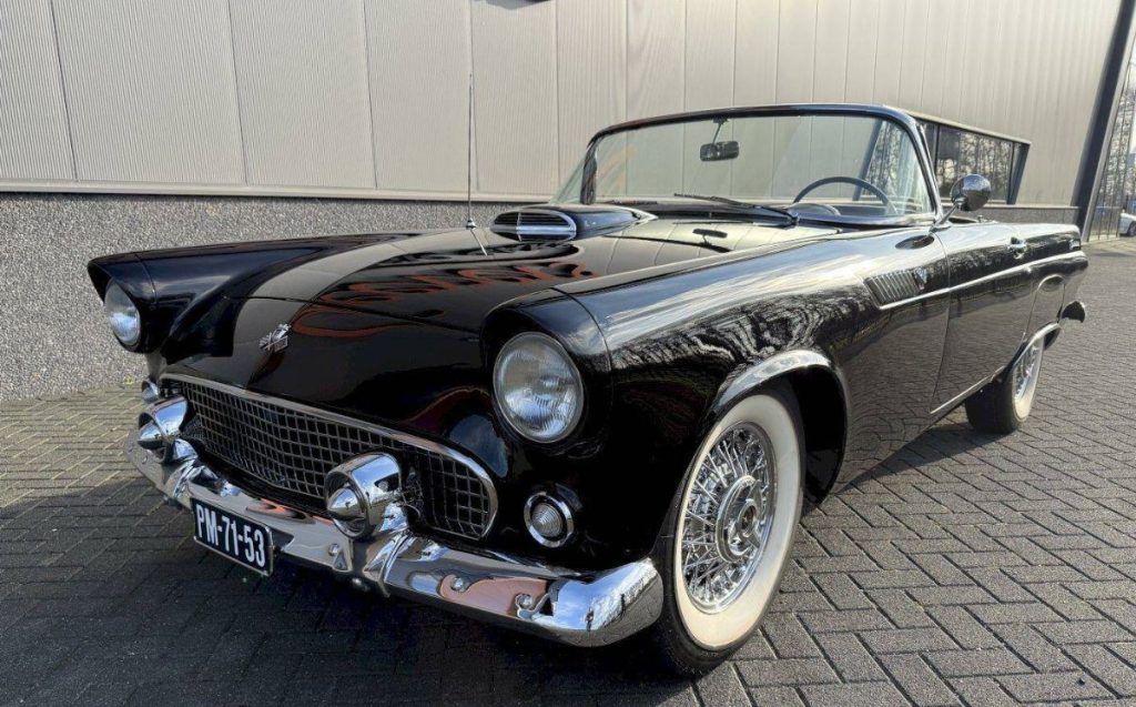 Ford Thunderbird 1956 noire cabriolet vue avant trois quarts