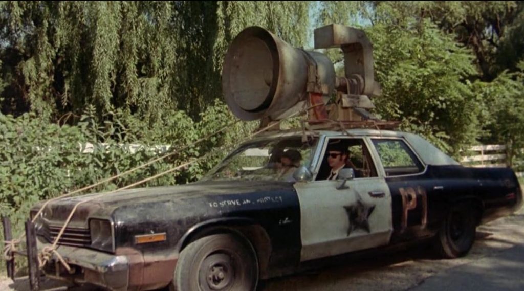 Dodge Monaco des Blues Brothers modifiée avec équipement sonorisation sur le toit